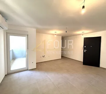 Istra, Pula, 2s+db, lođa, novogradnja