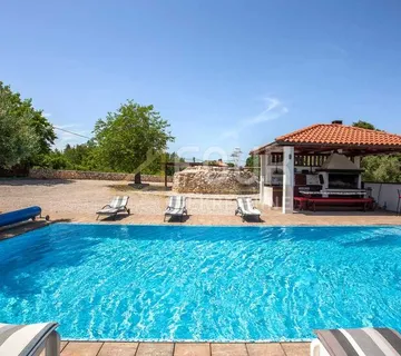 Otok Krk, Dobrinj, samostojeća vila s bazenom
