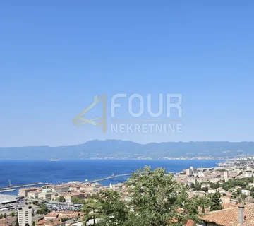 Rijeka, Trsat, 280m2, dvoetažni stan 4s+db, okućnica, panoramski pogled