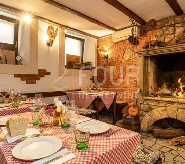 Otok Cres, grad Cres, kuća - restoran + apartmani + stan