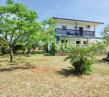 Otok Vir, samostojeća kuća na velikom zemljištu površine 2.732m2