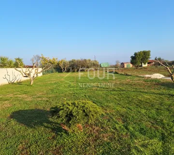 Istra, Loborika, građevinsko zemljište 1.305m2 - Loborika, Marčana
