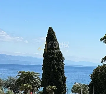 Opatija, stan u vili, 2 balkona, pogled na more