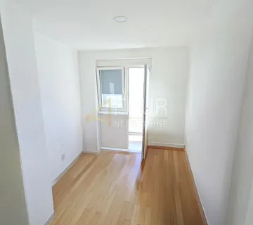 Crikvenica, 52m2, 2skl, 2 balkona, 150m od mora