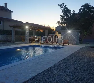 Otok Krk, okolica Malinske, kamena kuća s 2 stana i bazenom - Malinska, Malinska-Dubašnica