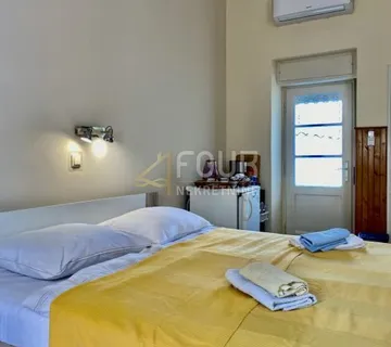Crikvenica - centar, kuća u neposrednoj blizini mora i plaže!