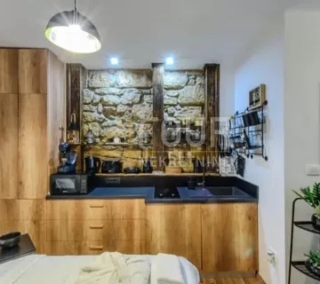 Istra, Rovinj - stari grad, 50m od mora, adaptirana garsonijera