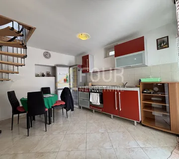 Jadranovo, dvojna kuća, 50m2, pogled na more - Jadranovo, Crikvenica