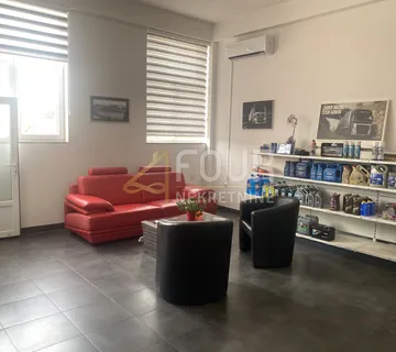 Zakup, Otočac, skladišno-poslovni prostor, 200m2