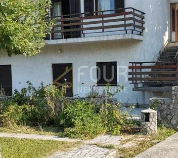 Podhum, samostojeća kuća 200m2, 2 garaže, okućnica - Podhum, Jelenje