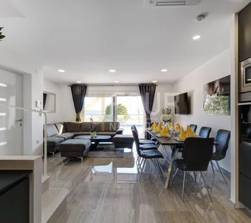 Crikvenica, Dramalj, novogradnja, 202.41m2, 4s+db, bazen, okućnica - Dramalj, Crikvenica