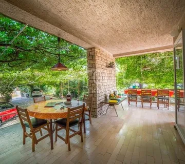 Dalmacija, Vodice, 550m2, kuća s turističkim potencijalom!