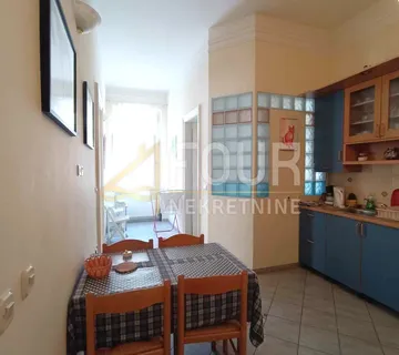 Opatija, 120.46m2, u naravi dva stana, 3 balkona