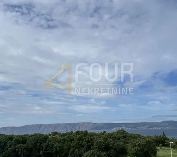 Novi Vinodolski, 158.54m2, u naravi 2 stana, 2 balkona, 50m od mora!