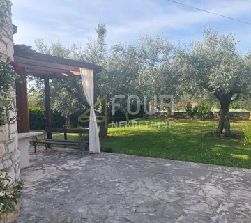 Istra, Buje, samostojeća kuća, 140m2, terasa - cover