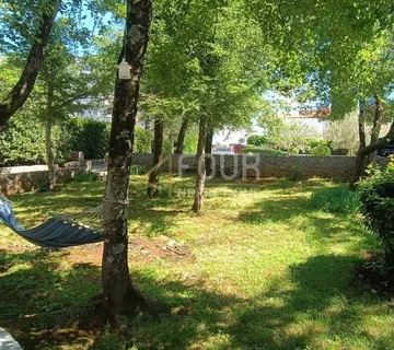 Otok Krk, Malinska, građevinsko zemljište 985m2 - Malinska, Malinska-Dubašnica