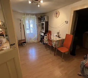 Jelenje, kuća u nizu - starina, P+1, okućnica - cover
