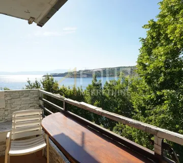 Kraljevica - izvrsna pozicija, stan uz more, 53.31m2, 2skl, balkon