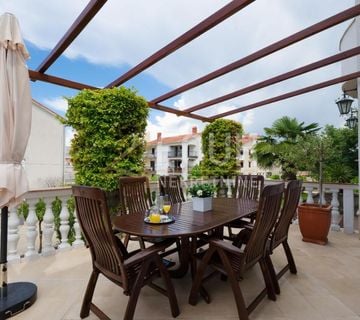Otok Krk, Malinska, kuća s bazenom i 9 apartmana - cover