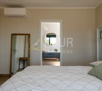 Istra, Krnica, samostojeća vila s bazenom, pogled na more - cover