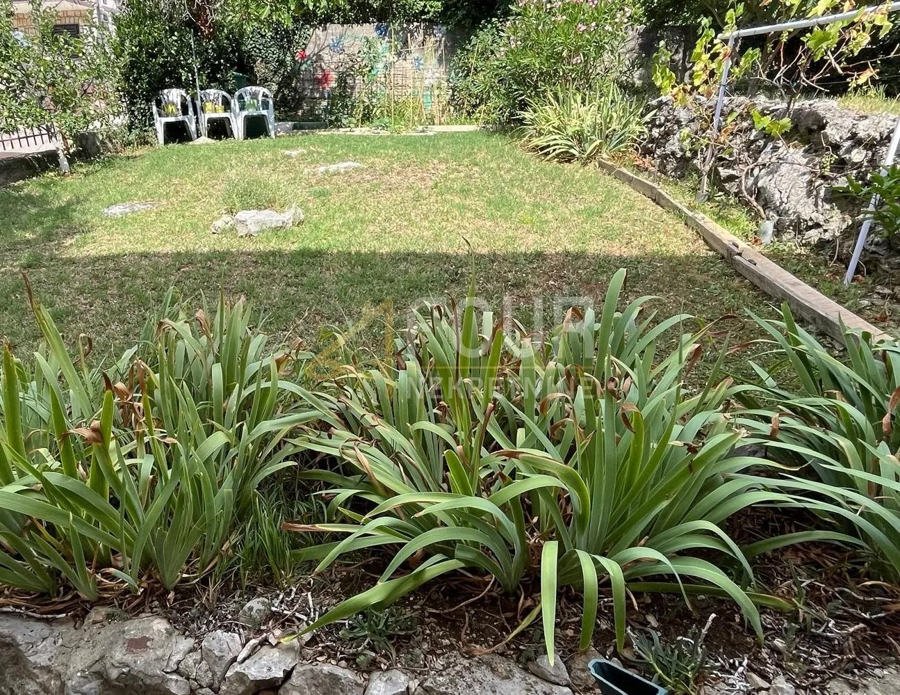 Novi Vinodolski, 110m2, kuća s 3 stana, garaža i okućnica - cover