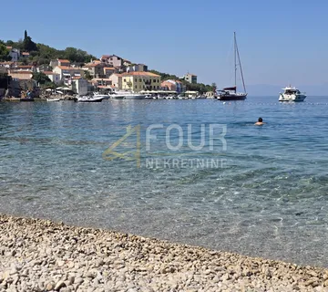 Otok Cres, Valun, kuća s 2 stana, 180m2 - cover