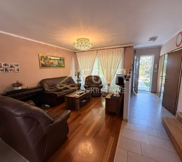 Kostrena, 3s+db, 111.31m2, okućnica, pogled na more - cover