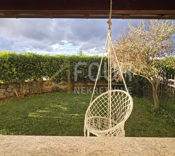 Otok Krk, Malinska, 71.40m2, 2s+db, lođa, dvorište 96m2 - cover