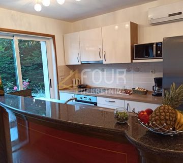 Otok Krk, Malinska, kuća s 4 stana, bungalov, uređna okućnica, blizina mora - cover