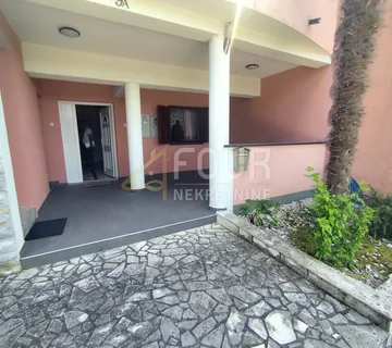 Istra, Labin, kuća sa 6 stanova - cover