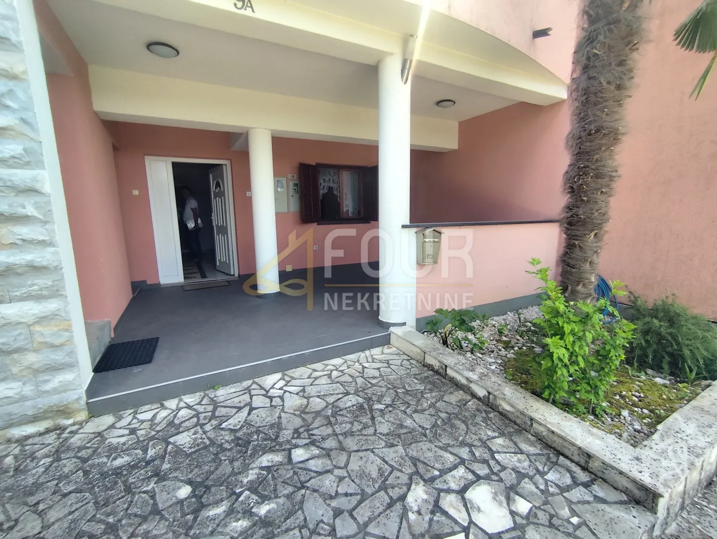 Istra, Labin, kuća sa 6 stanova - cover