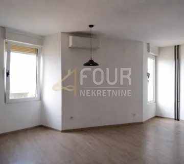 Rijeka, Turnić, 37.40m2, garsonijera, pogled na more - cover