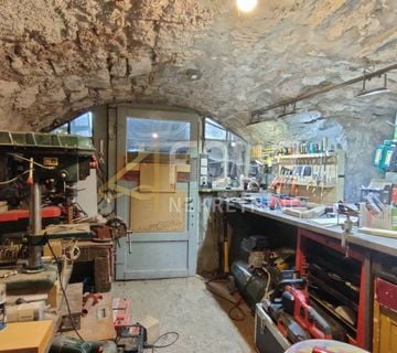 Rijeka, Srdoči, kuća 220m2, prilika za investiciju!! - cover