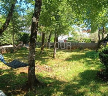 Otok Krk, Malinska, građevinsko zemljište 985m2 - cover