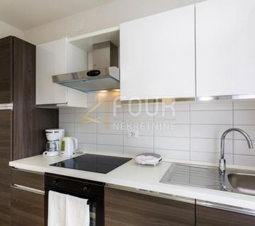 Otok Krk, Krk, 3s+db, etaža 1. red do mora - cover