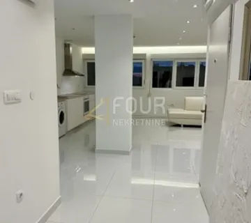 Šibenik, 2s+db, 62m2, pogled na more - cover