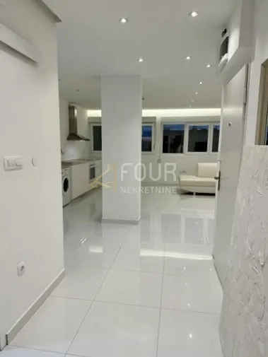 Šibenik, 2s+db, 62m2, pogled na more - cover