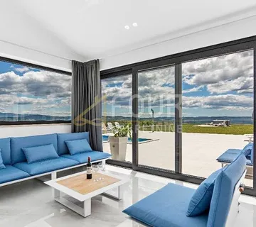 Istra, Buzet, samostojeća kuća s bazenom, 159m2 - cover