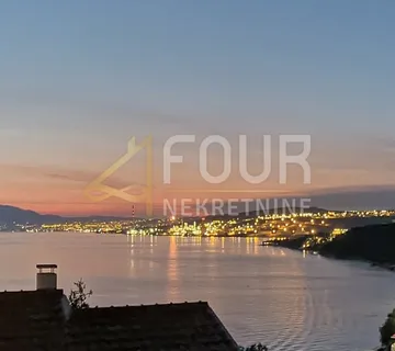 Kraljevica, samostojeća kuća s 2 stana, 2. red od mora - cover