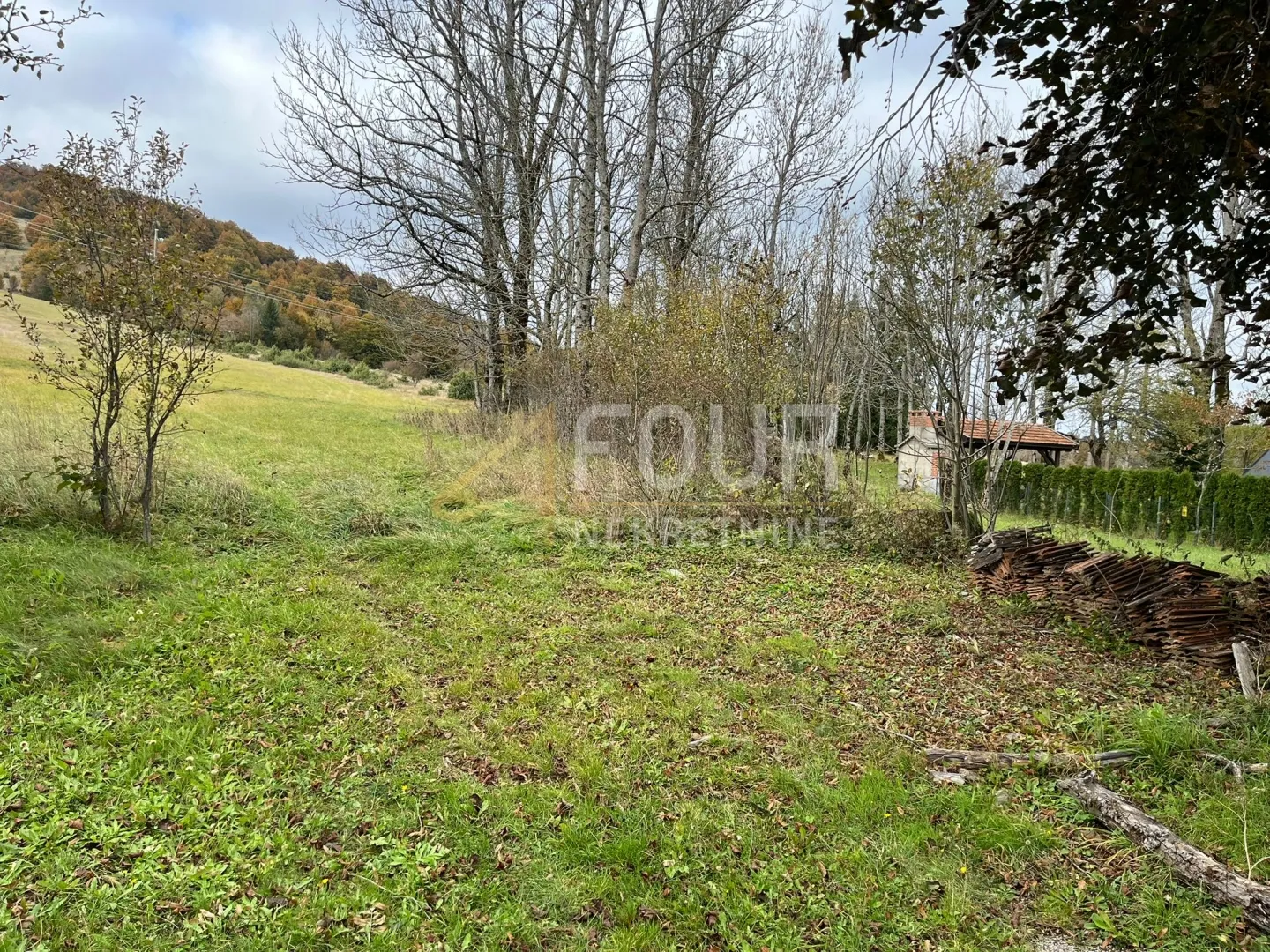 Gorski kotar, Stari Laz, građevinsko zemljište s kamenom starinom - cover