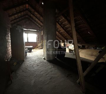 Ogulin, kuća s dva stana, 215.55m2 - cover