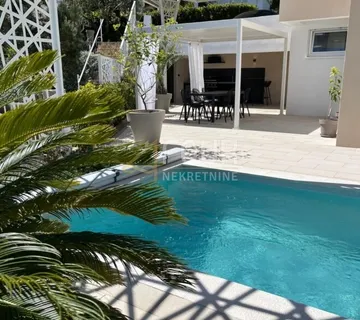 Istra, Labin, novogradnja, luskuzna vila s bazenom, 400m od mora - cover