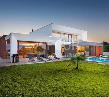 Istra, Ližnjan, moderna vila s bazenom - cover