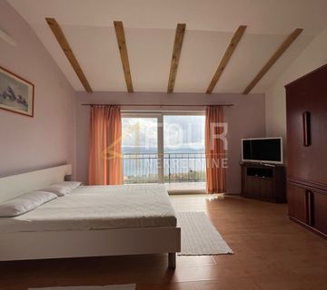 Crikvenica, kuća 450m2 s garažom i okućnicom - cover