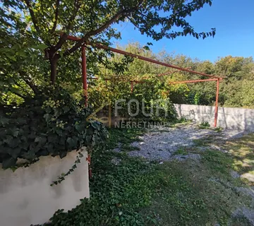 Bribir, starina s pogledom na more - cover