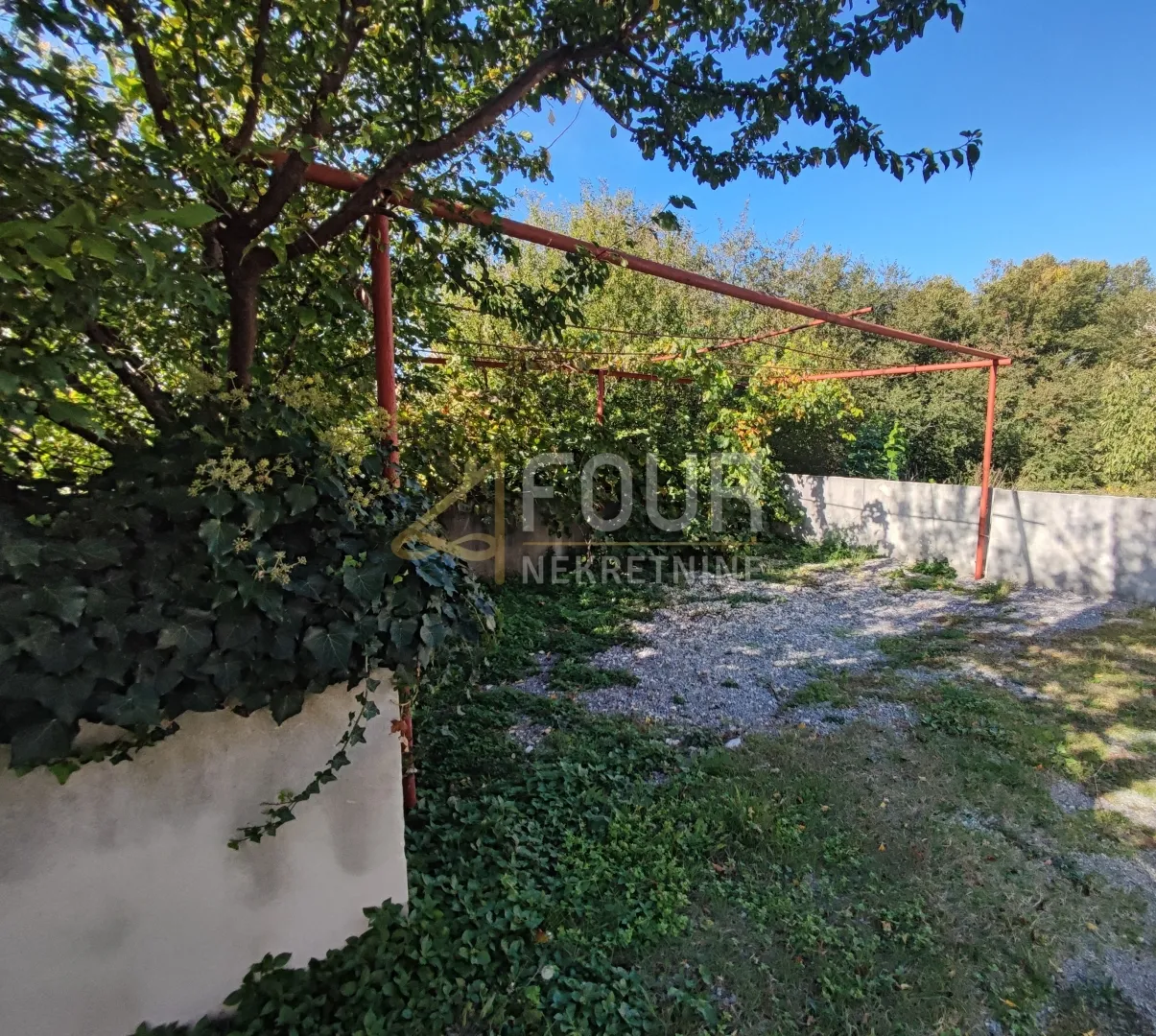 Bribir, starina s pogledom na more - cover