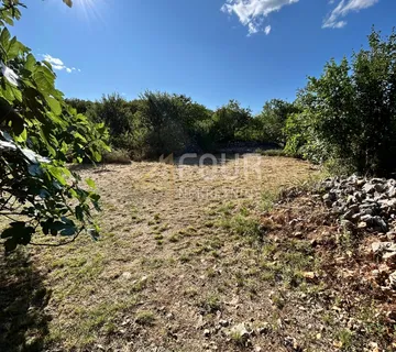 Otok Krk, Vrbnik, građevinsko zemljište, 655m2 - cover