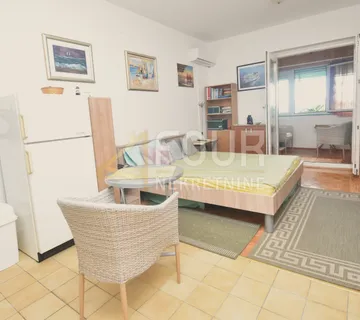 Novi Vinodolski, garsonijera, 28m2, lođa, pogled na more - cover