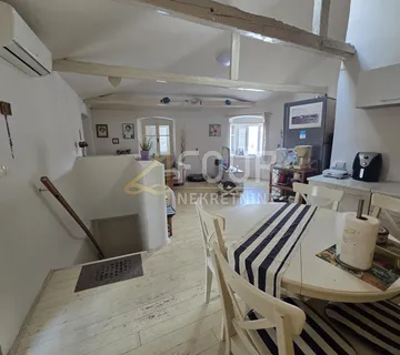 Otok Cres, grad Cres, stan 70m od rive! - cover