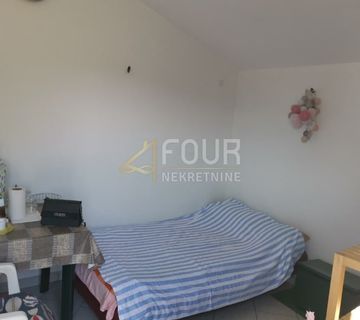 Istra, Barbariga, gospodarska zgrada na parceli 4.768m2 - cover